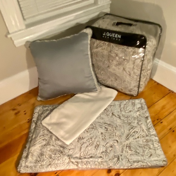 J QUEEN NEW YORK Giovani Spa Comforter King Sz Set W***Bonus Matching Euro Shams - Picture 2 of 3